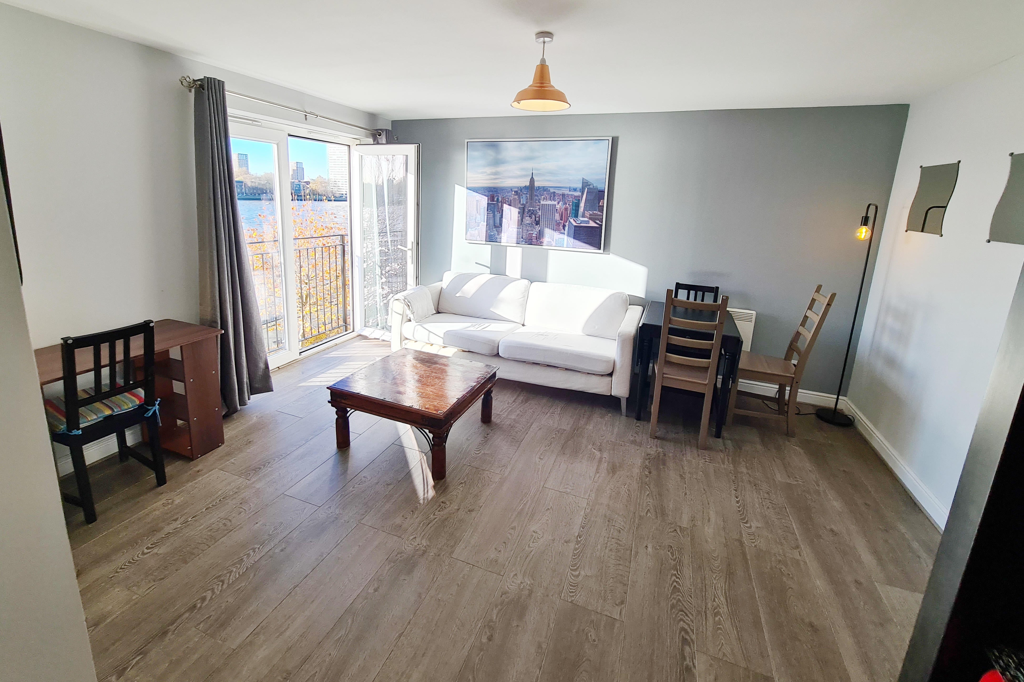 Flat Ferguson Close in Greater London