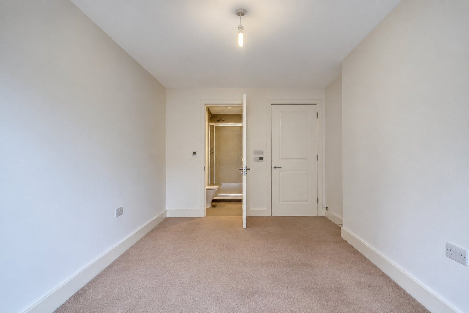 Flat Pembroke Road in London