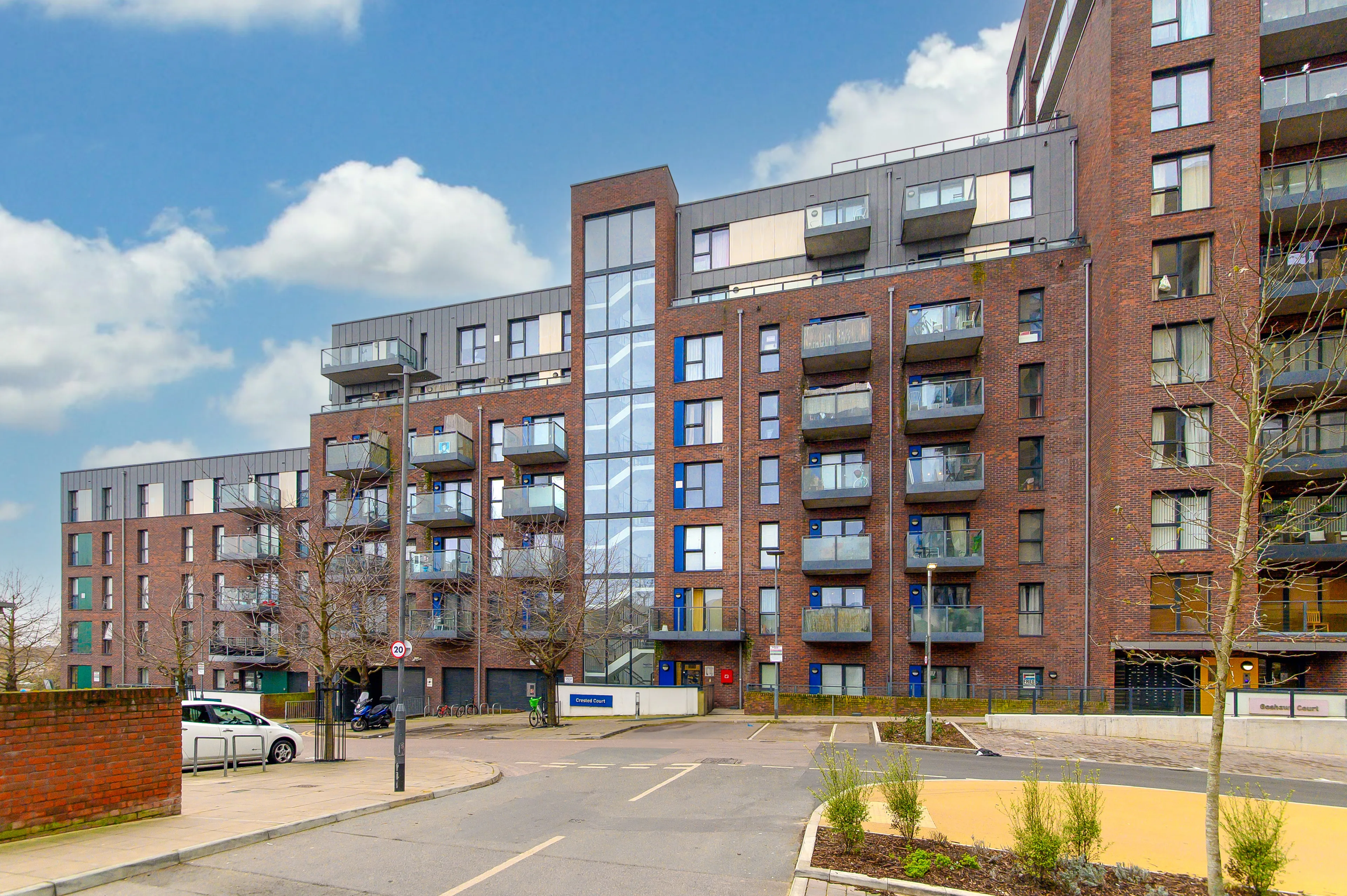 Flat Shearwater Drive in Greater London