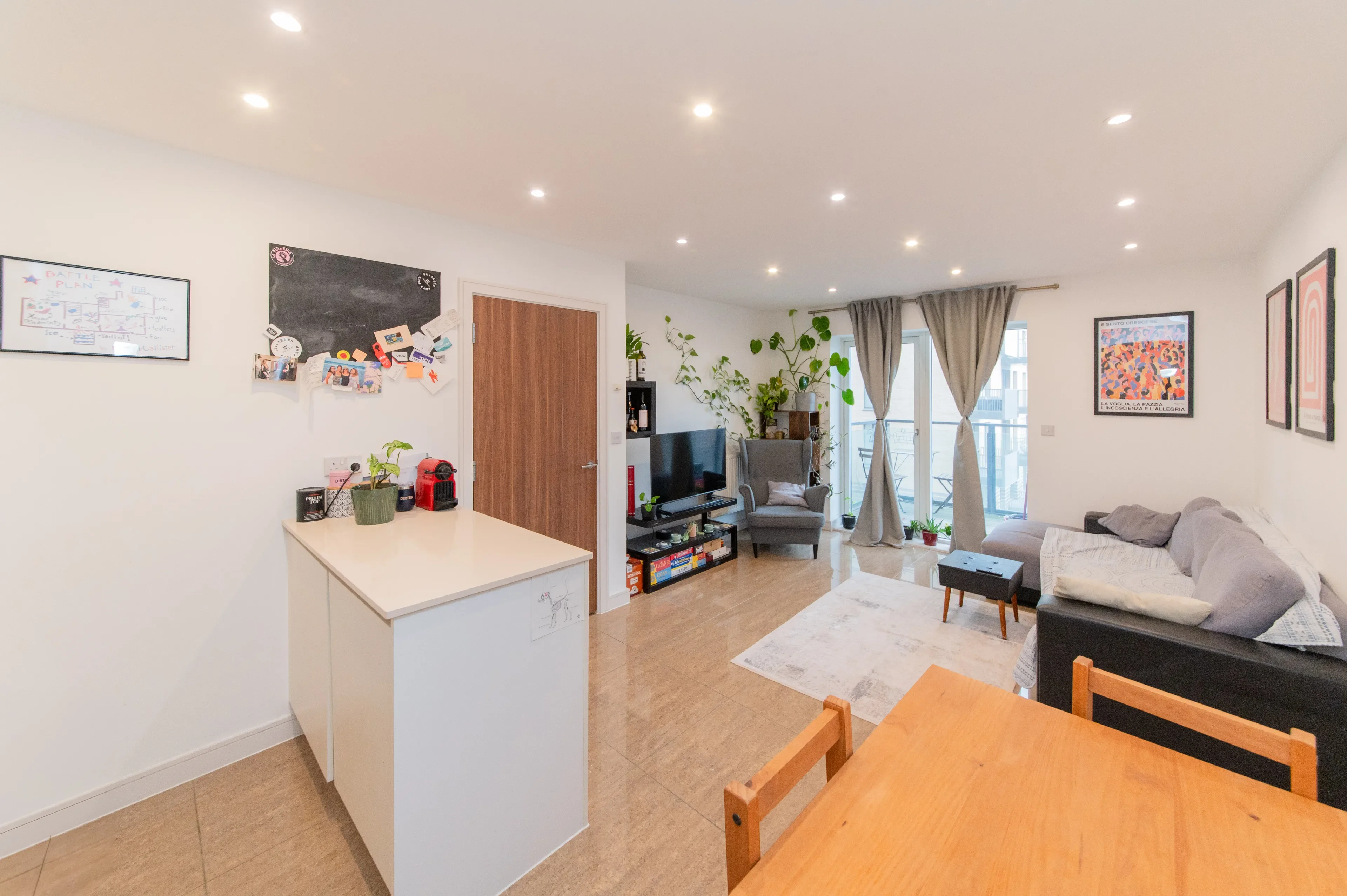 Flat Shearwater Drive in Greater London