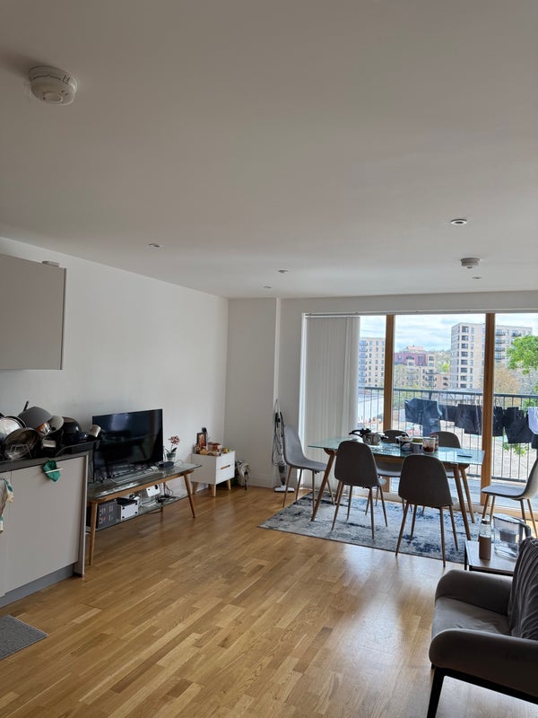 Room Wellington Street in Greater London