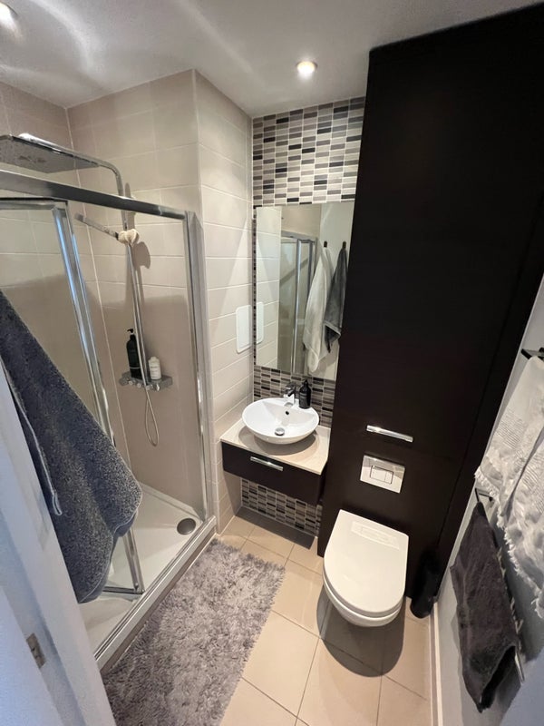 Flat Stainsby Road in Greater London