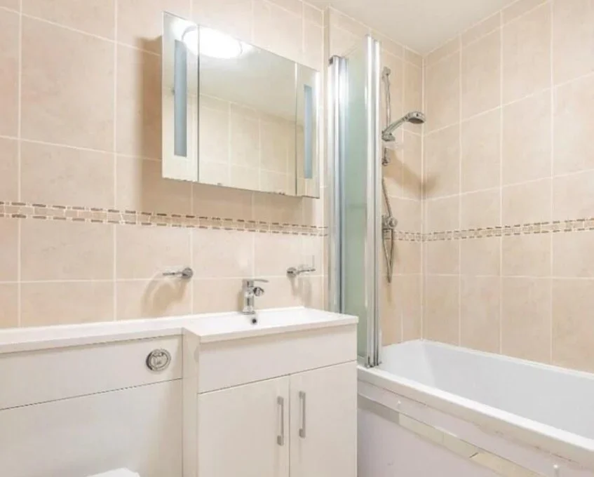 Room Reedham Drive in Greater London