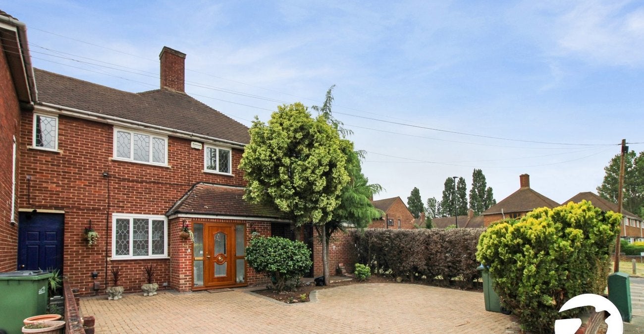 House William Barefoot Drive in Greater London