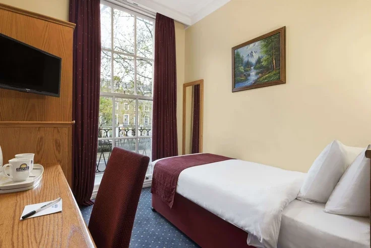 Flat Sussex Gardens in City of Westminster