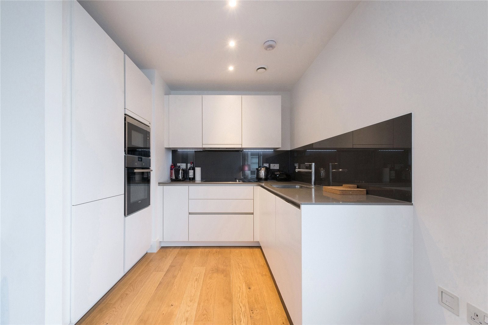 Flat Upper Richmond Road in Greater London