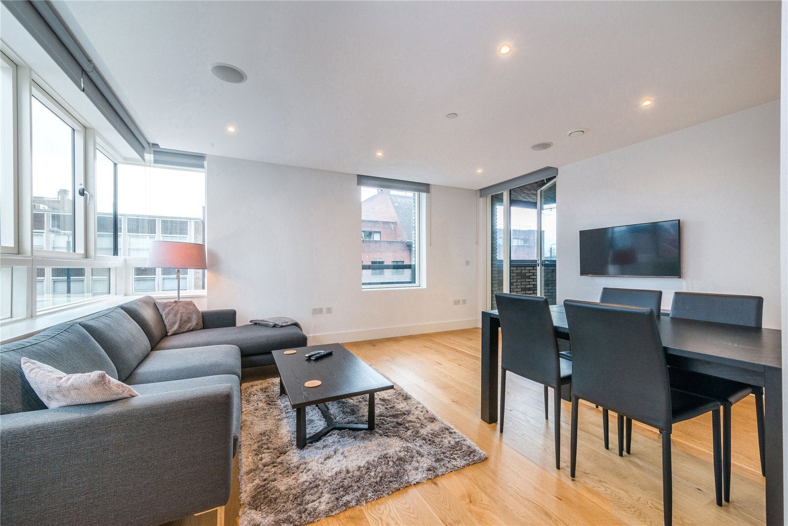Flat Upper Richmond Road in Greater London