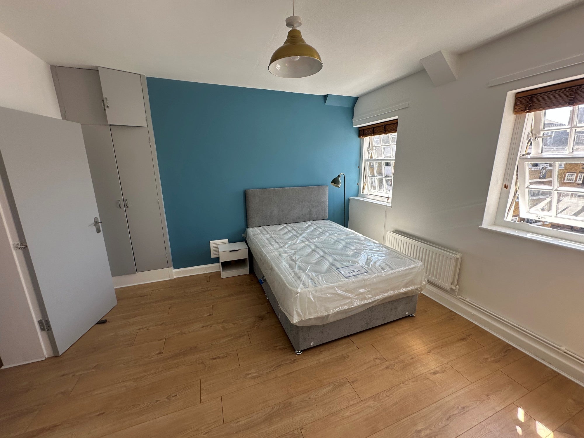 Flat Eversholt Street in Greater London