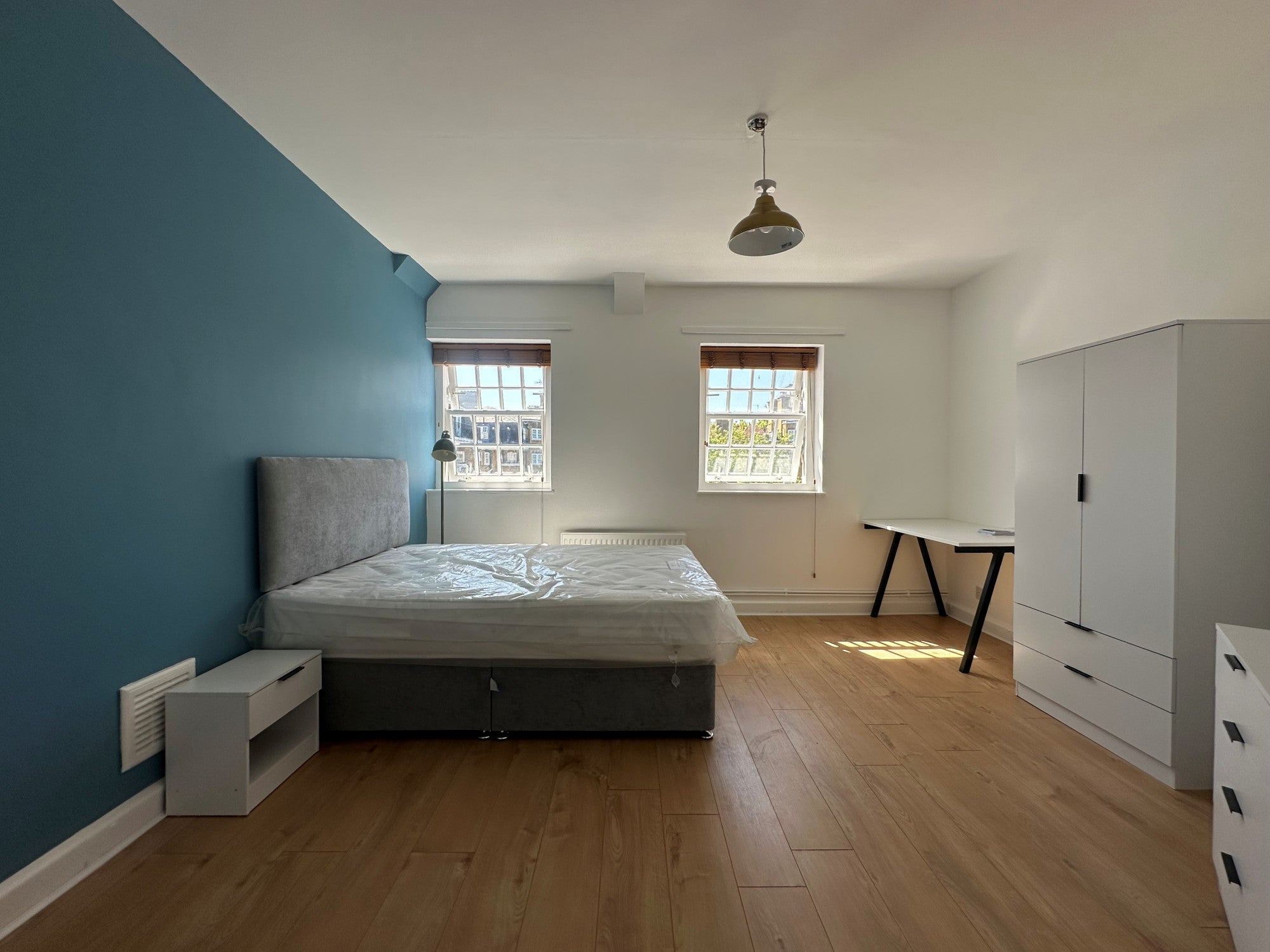 Flat Eversholt Street in Greater London