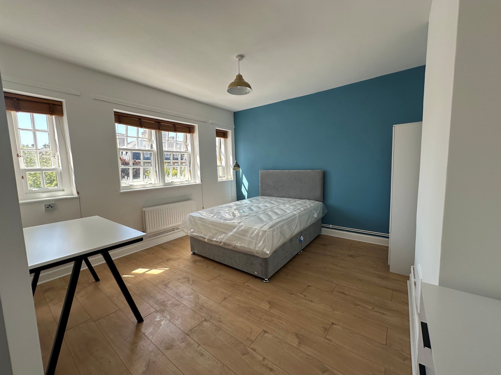 Flat Eversholt Street in Greater London