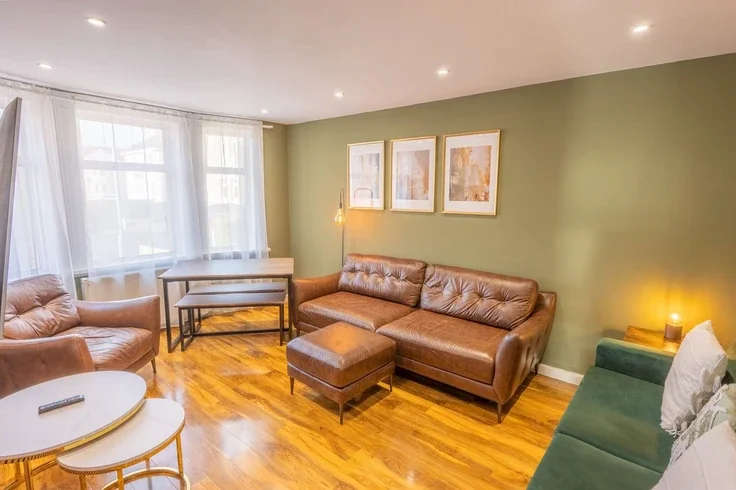 Flat Mote Hill Road in Paisley