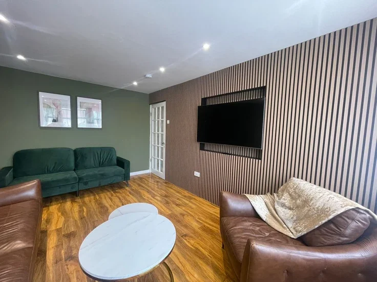 Flat Mote Hill Road in Paisley