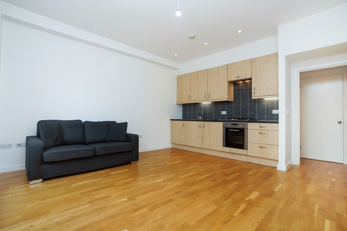 Flat Pathfield Road in Greater London