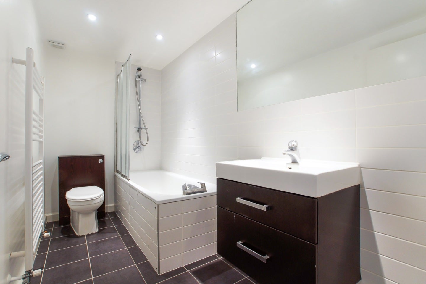 Flat Pathfield Road in Greater London