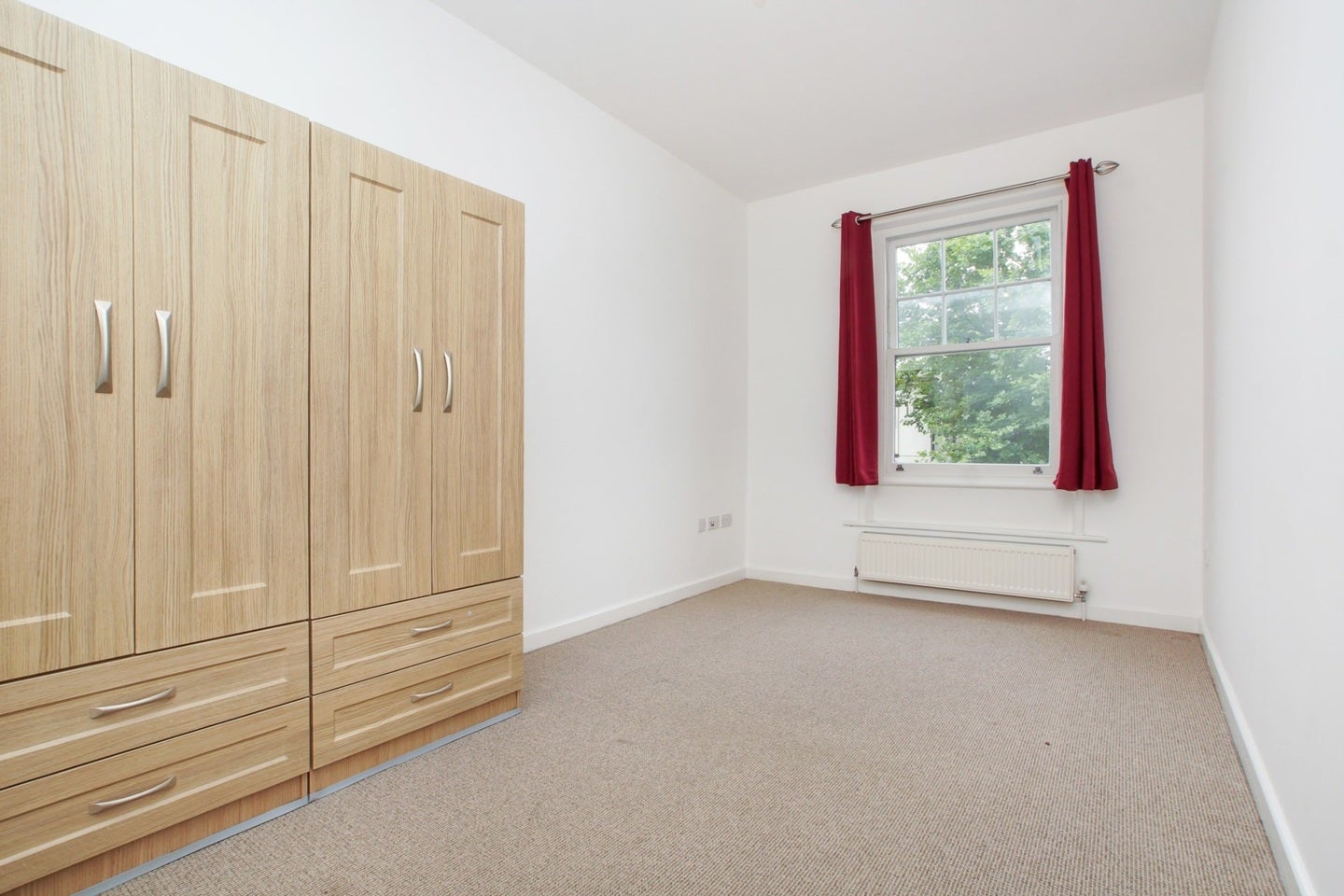 Flat Pathfield Road in Greater London