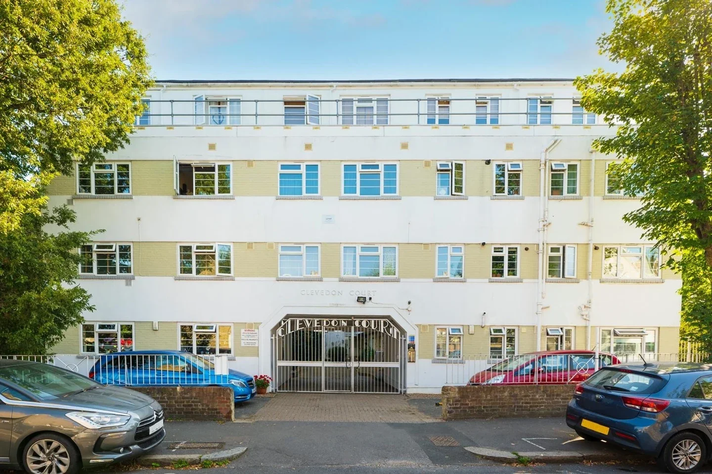 Flat Clive Road in Greater London