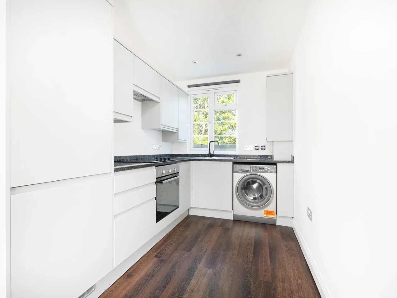Flat Clive Road in Greater London