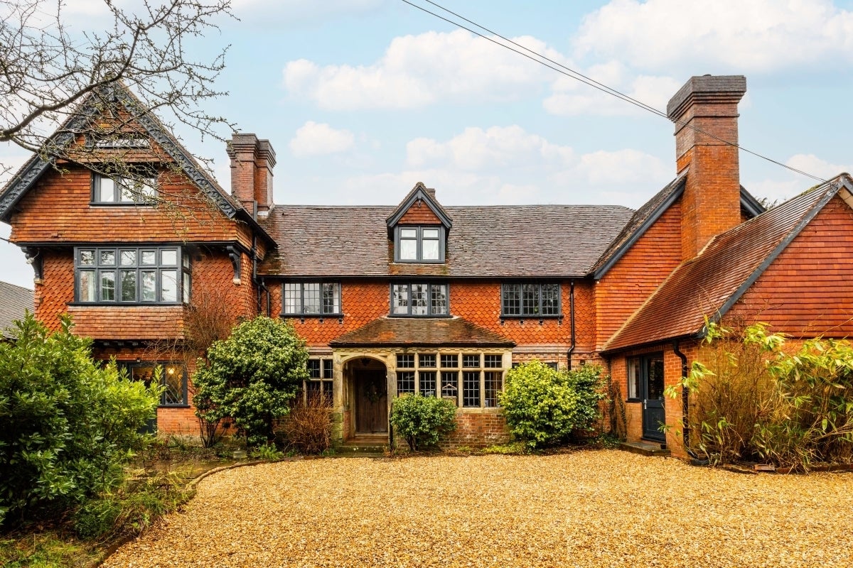 House Plawhatch Lane in Wealden