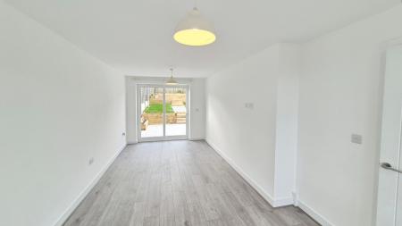 House Thorn View Road in Houghton Regis