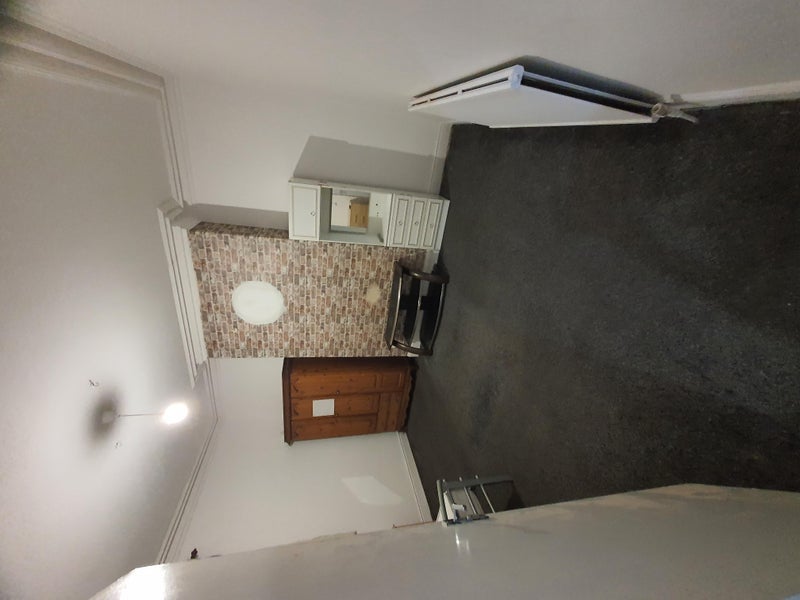 Room Easby Road in Bradford