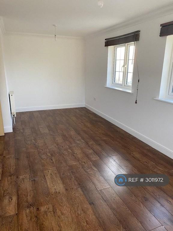 Flat Salisbury Close in Rayleigh