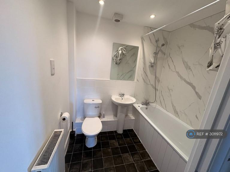 Flat Salisbury Close in Rayleigh
