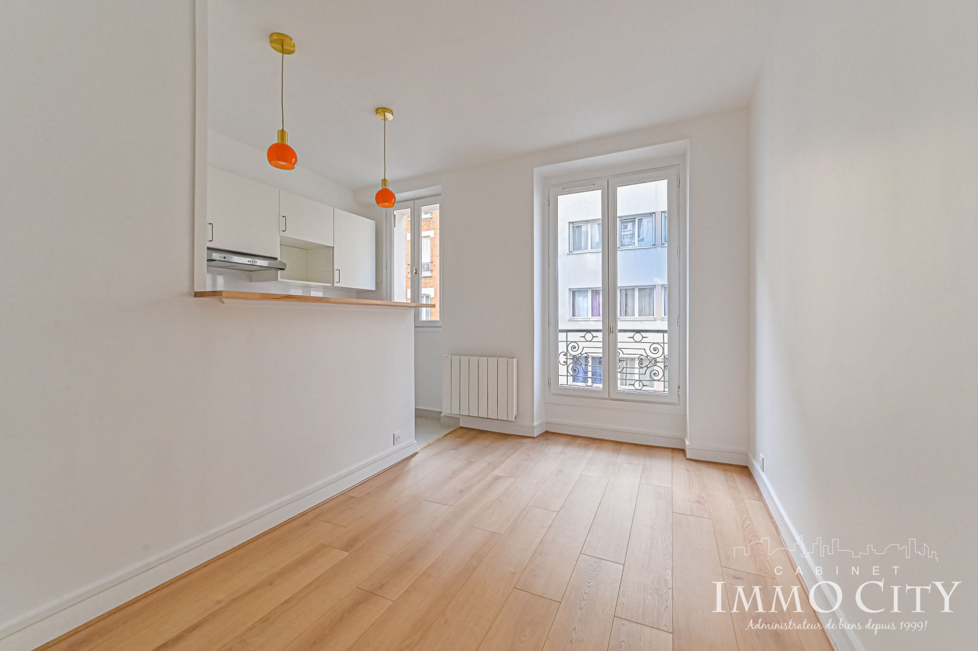 Flat Rue de Chambéry in Paris