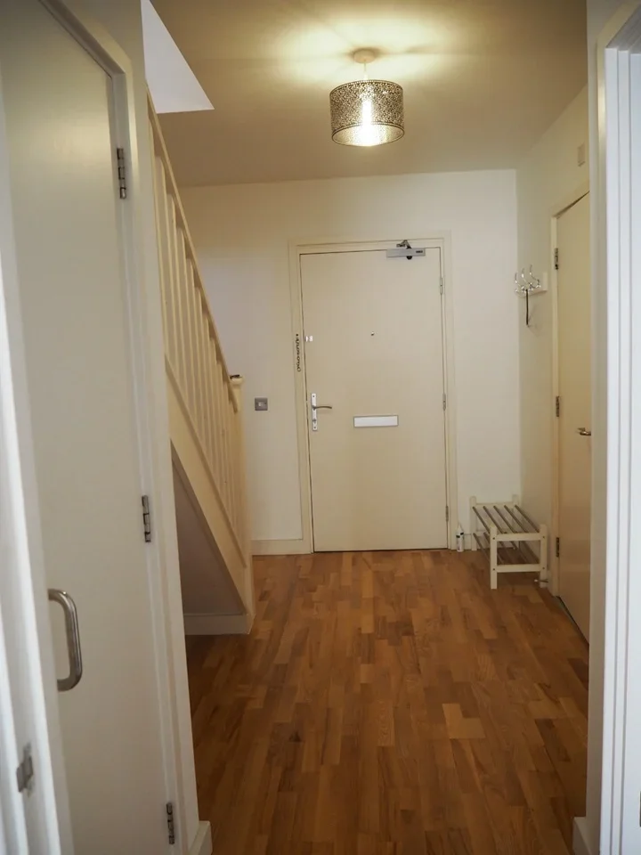 Flat Ordnance Road in Greater London