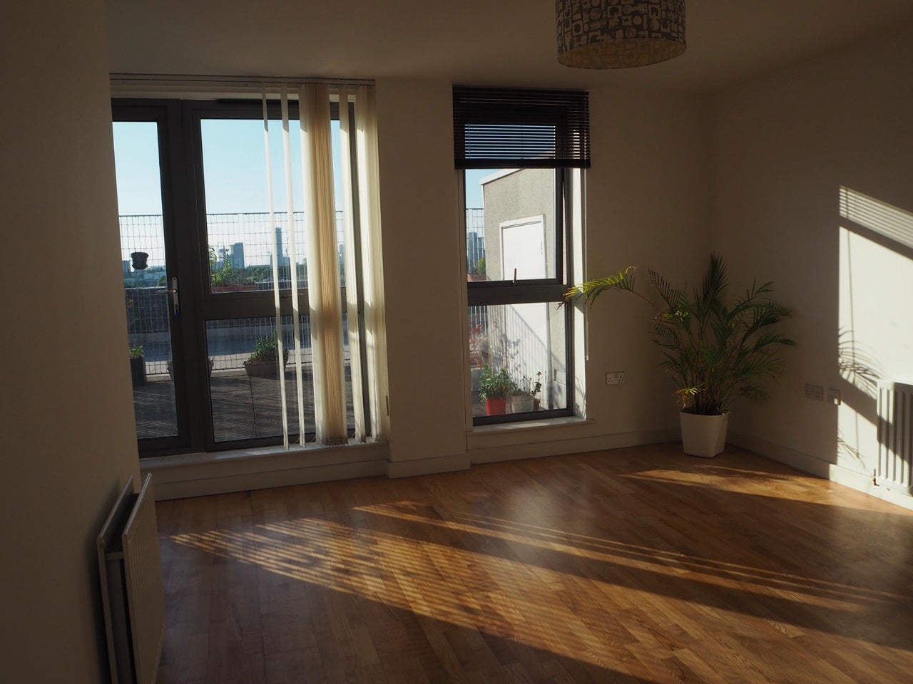 Flat Ordnance Road in Greater London