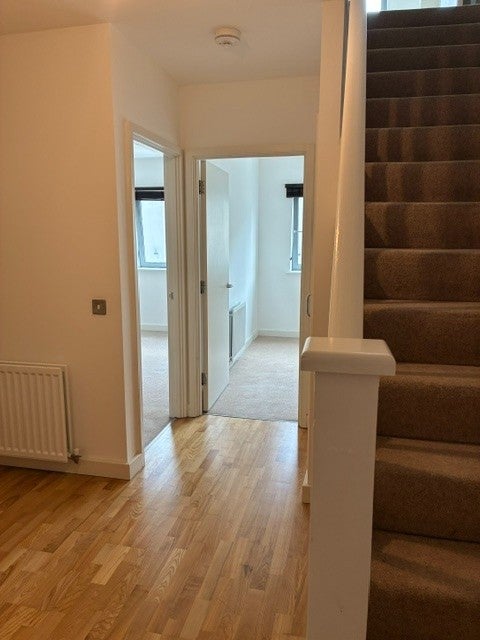 Flat Ordnance Road in Greater London