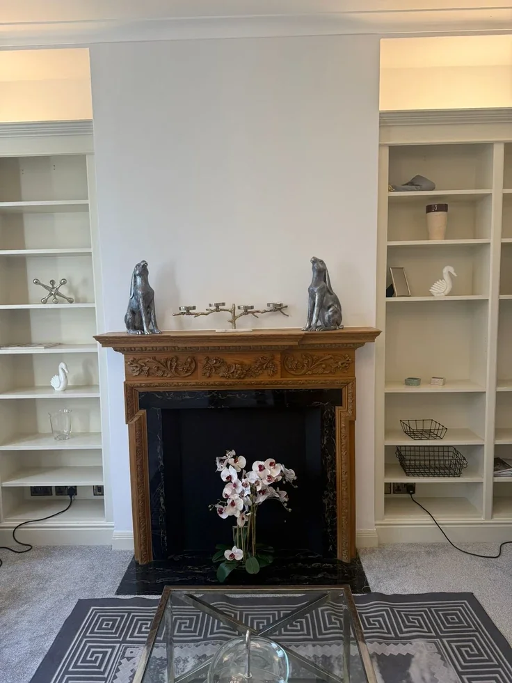 Flat Lowndes Square in Greater London
