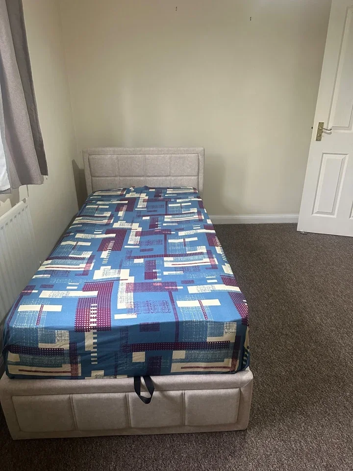 Flat Hazel Way in Reigate and Banstead