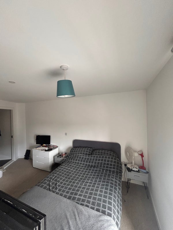 Room Trafford Road in Salford