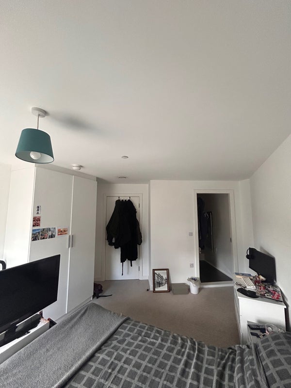 Room Trafford Road in Salford