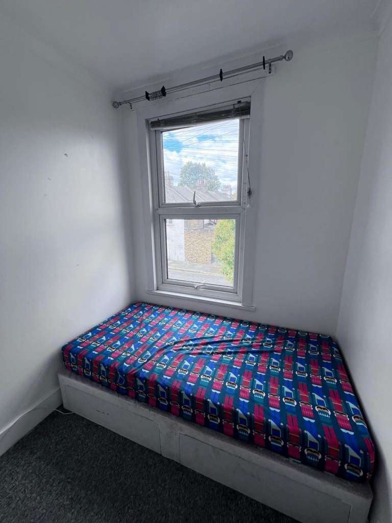 Flat Melford Road in Greater London