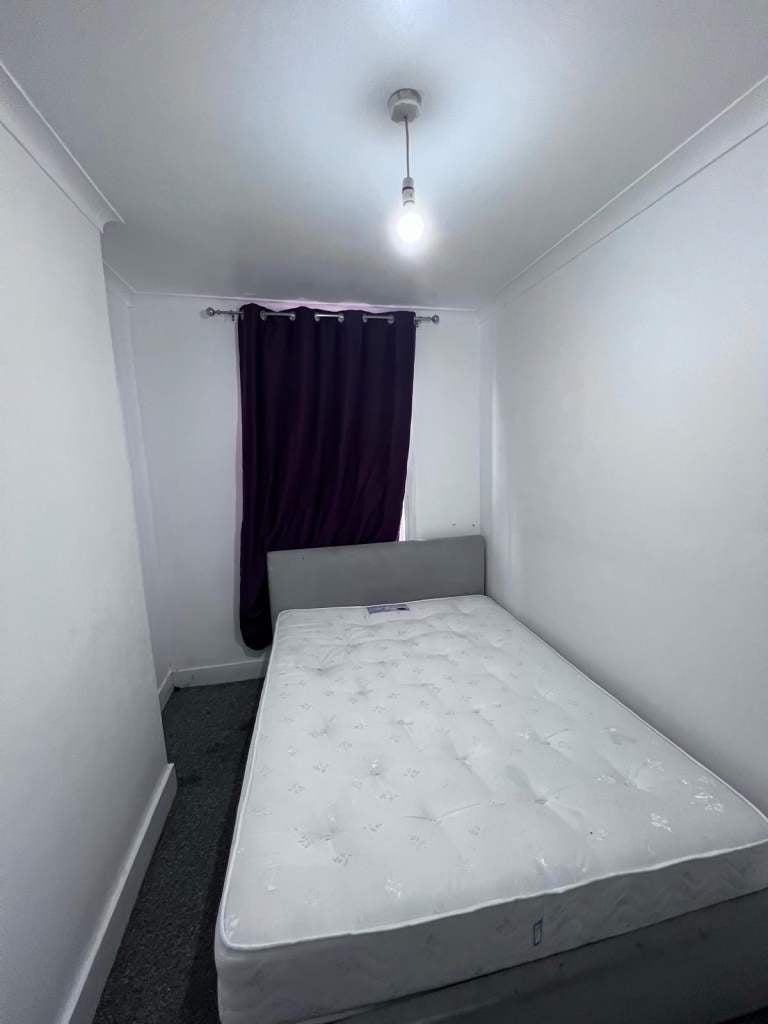 Flat Melford Road in Greater London