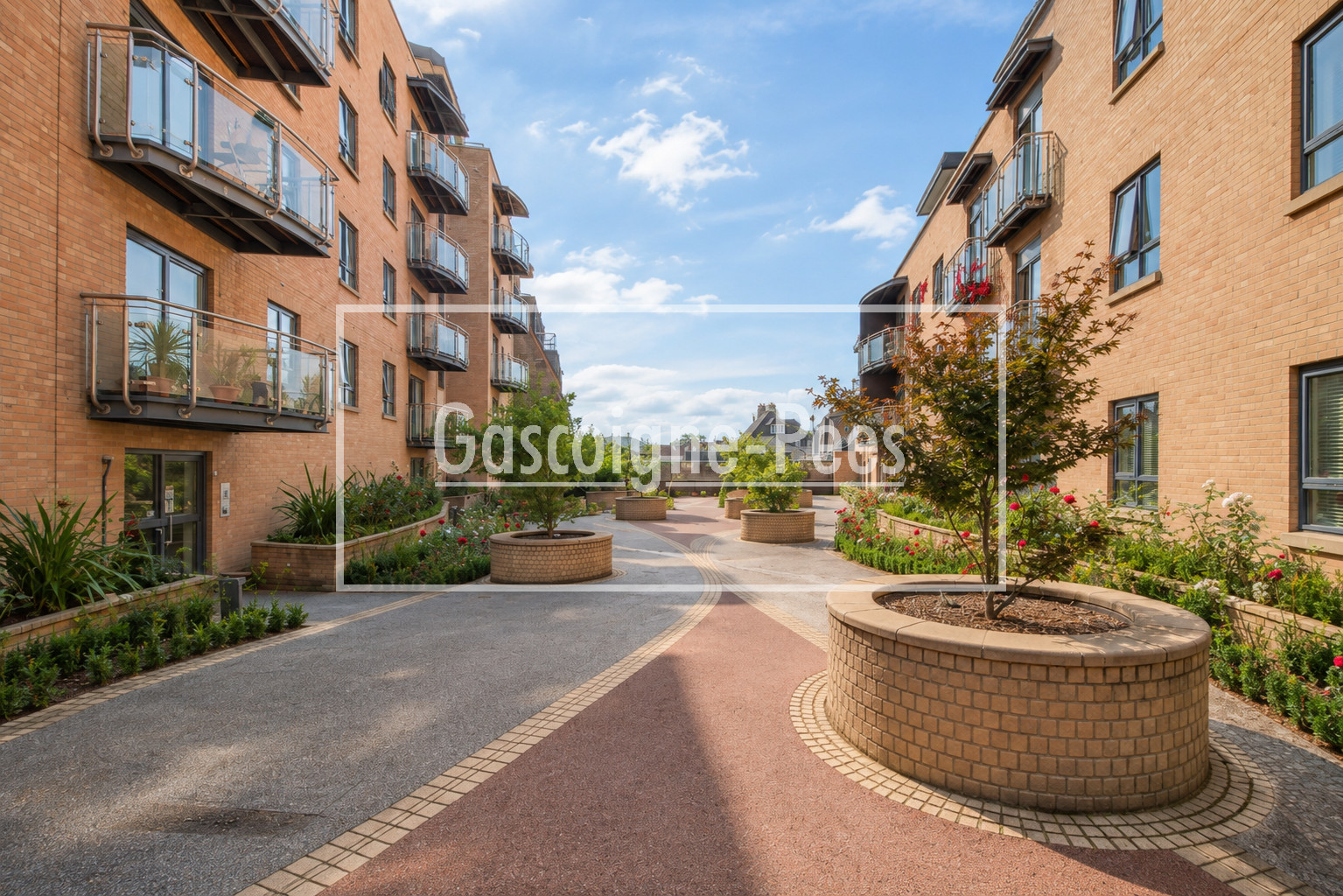 Flat Station Approach in Guildford