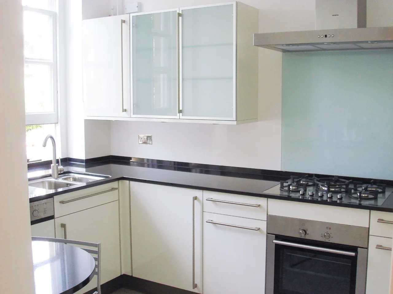 Flat Sheffield Terrace in Greater London