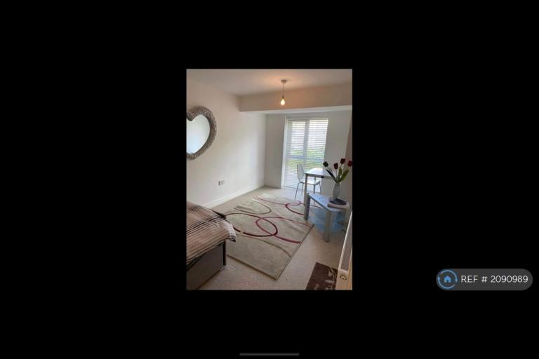 Room Stanley Road in Salford