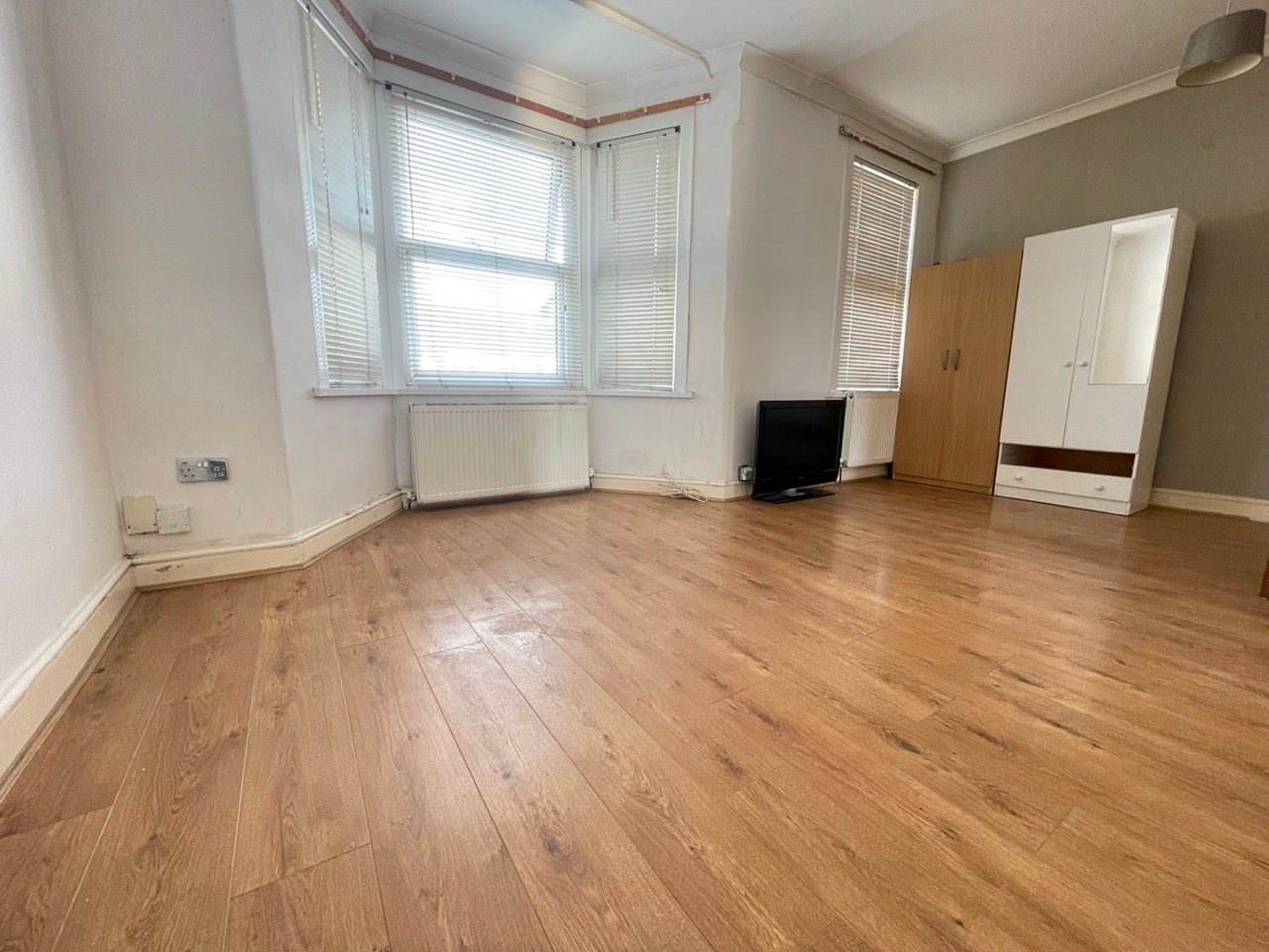 Flat Wellwood Road in Greater London