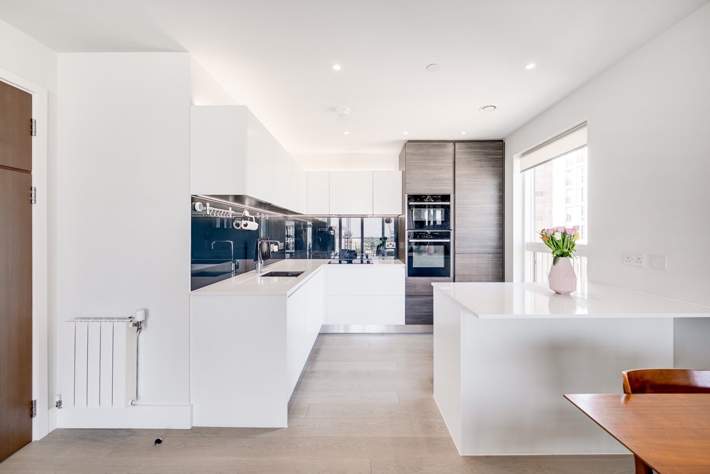 Flat Henley Cross in Greater London
