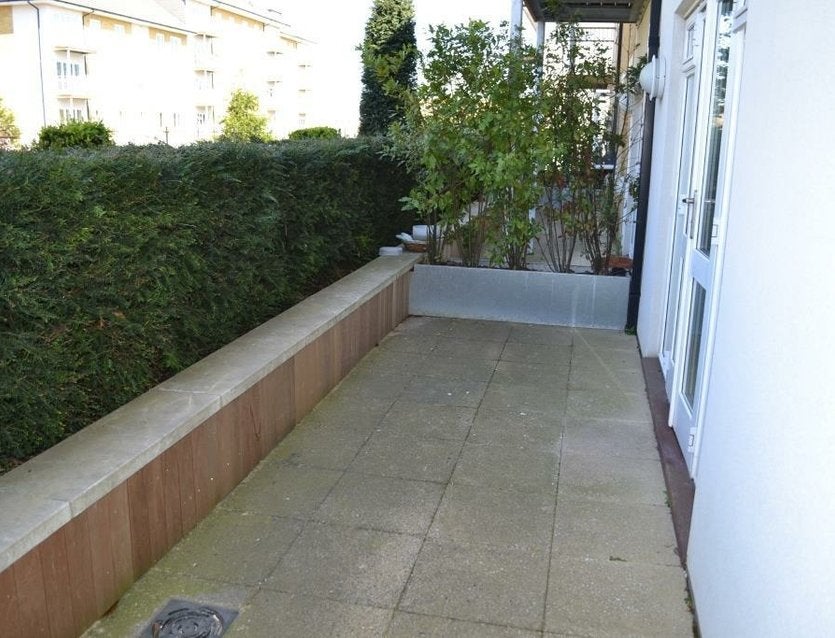 Flat Park Lodge Avenue in Greater London