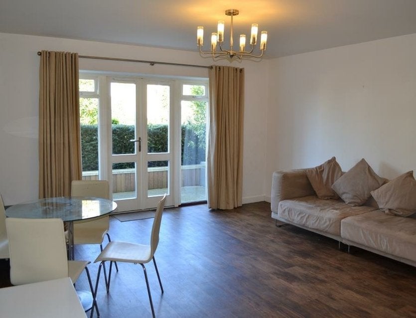 Flat Park Lodge Avenue in Greater London