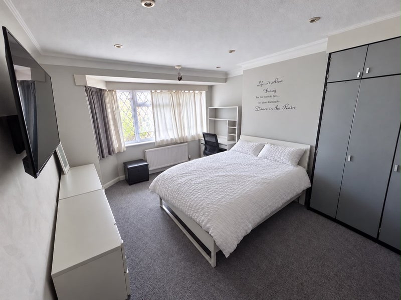 Room Wentworth Close in Greater London