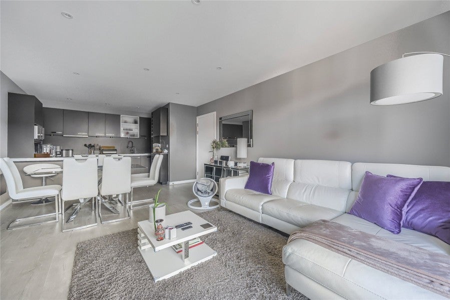 Flat The Heart of Walton in Elmbridge