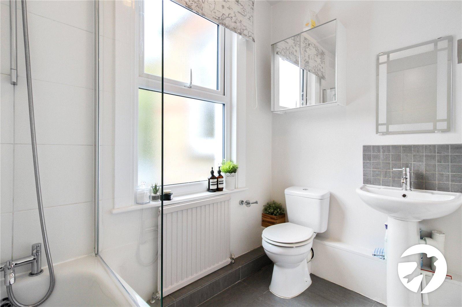 Flat Woolstone Road in Greater London