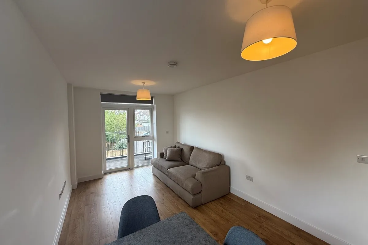 Flat Bowes Road in Greater London