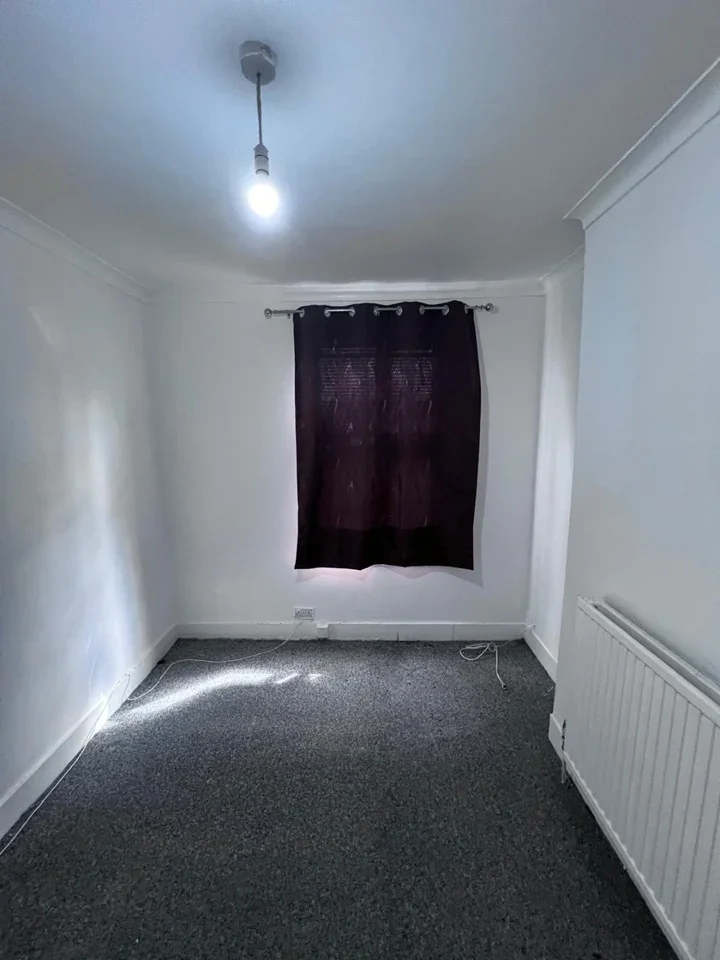 Flat Melford Road in Greater London