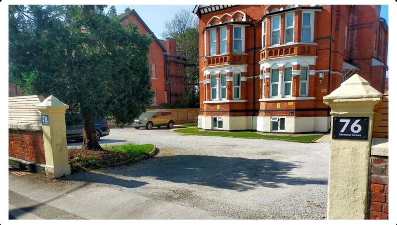 Room Seymour Grove in Manchester