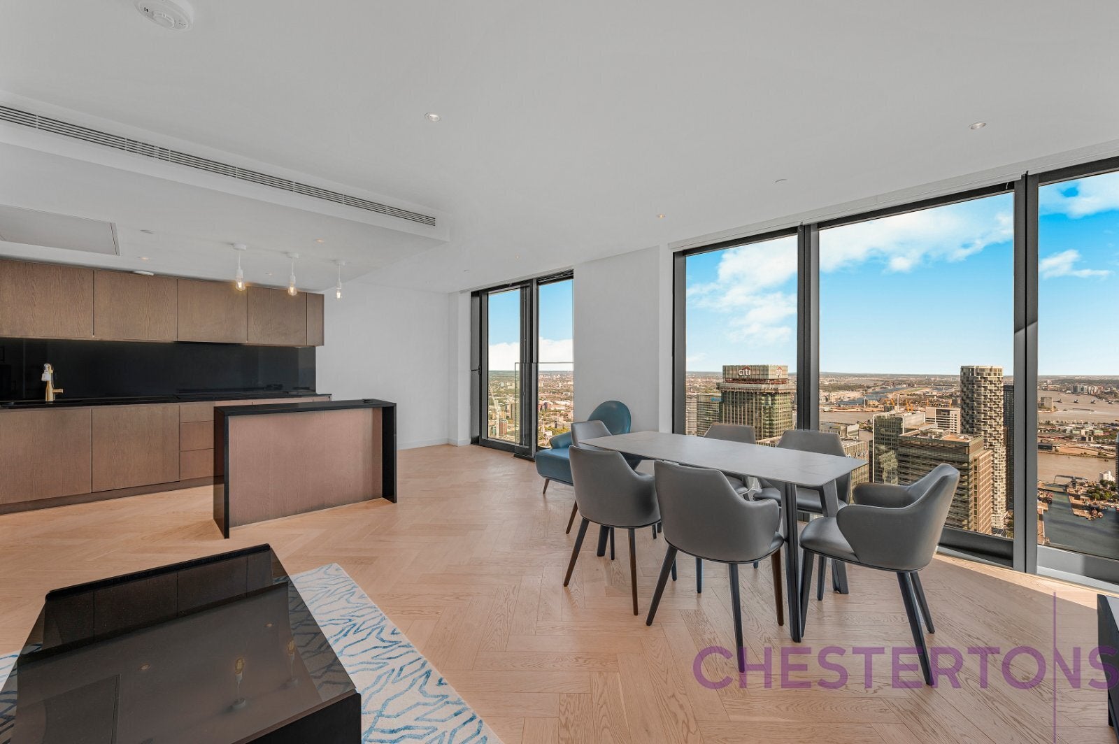 Flat Biscayne Avenue in Greater London